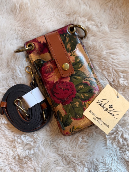 Patricia Nash Handbags - NWT Patricia Nash Gold & Floral Leather Phone Crossbody